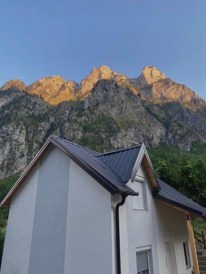 Guesthouse Gezim Selimaj Valbona Exteriör bild