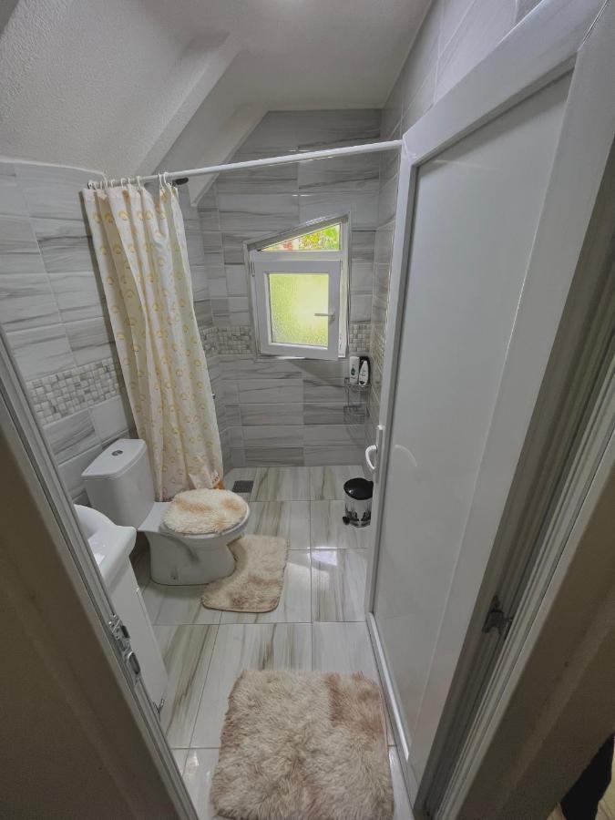 Guesthouse Gezim Selimaj Valbona Exteriör bild