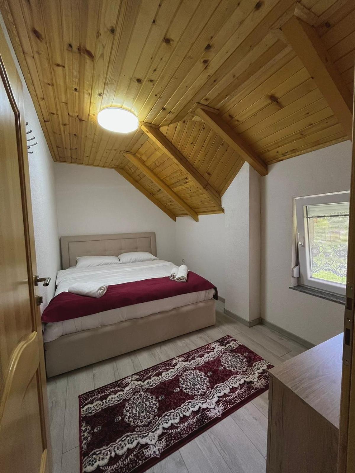 Guesthouse Gezim Selimaj Valbona Exteriör bild