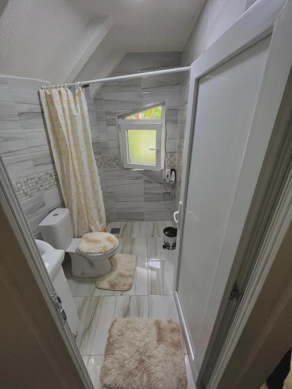 Guesthouse Gezim Selimaj Valbona Exteriör bild